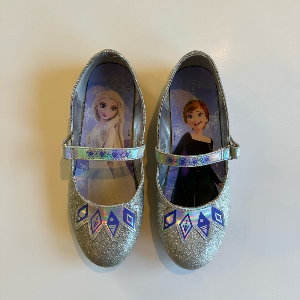 Girls size 2 Frozen dress shoes